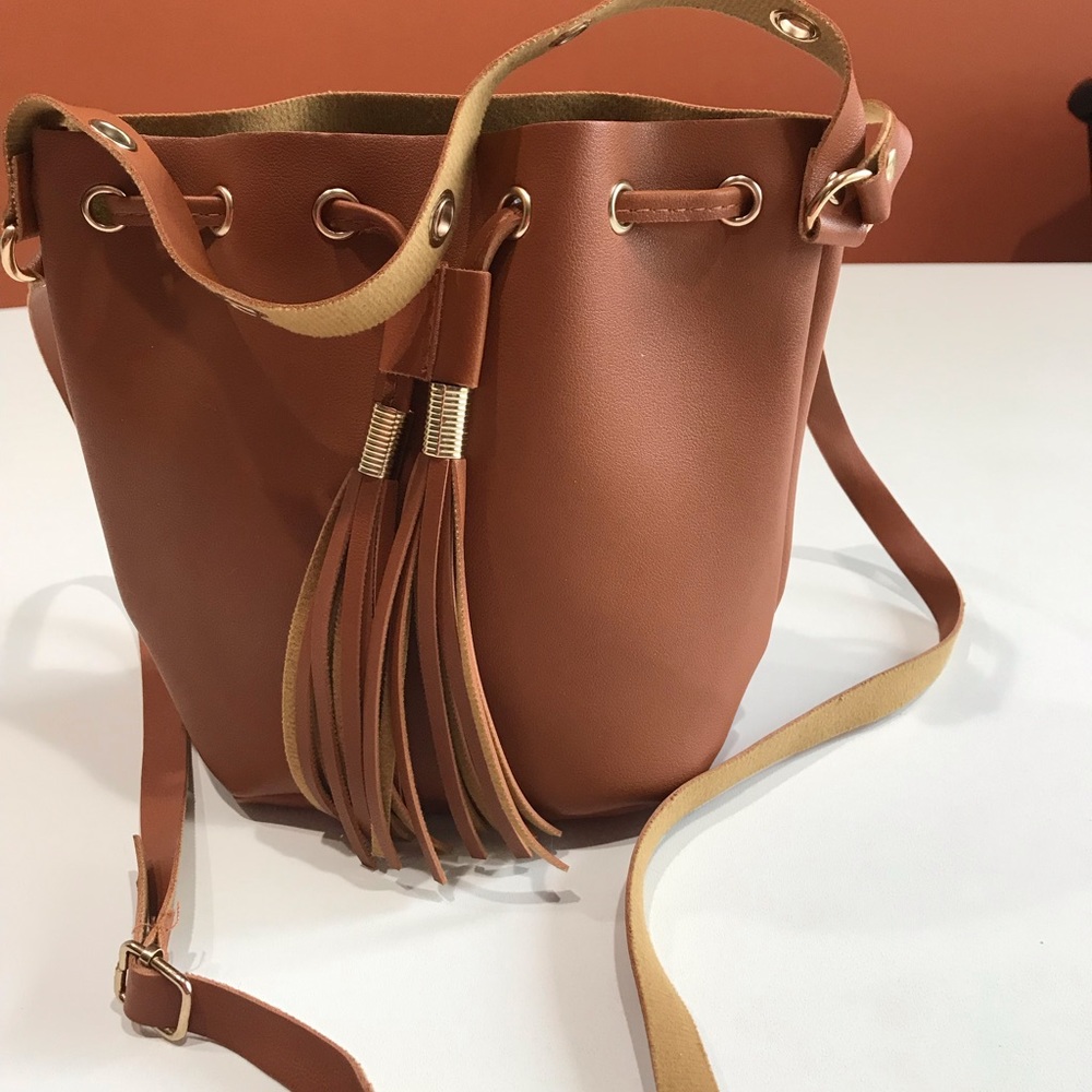 🍏🍏 Cute Crossbody Bag, Size 8x9”